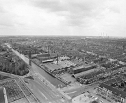 84689 Overzicht van de wijk Lombok en omgeving te Utrecht, vanaf het Holiday Inn Hotel (Jaarbeursplein 24), uit het ...